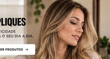 Mulher de cabelo loiro em ambiente cotidiano